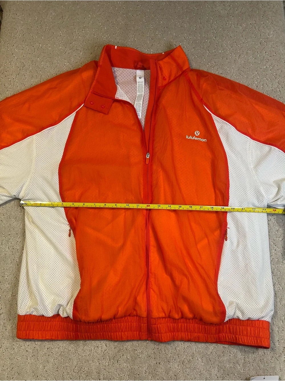 NWT Women’s Lululemon License to Train Textured Jacket size L in cherry ember